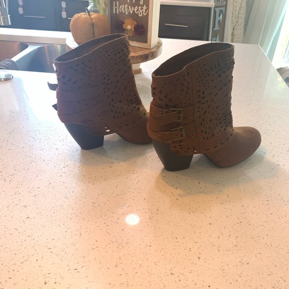 Flirty and fun booties - Picture 3 of 6